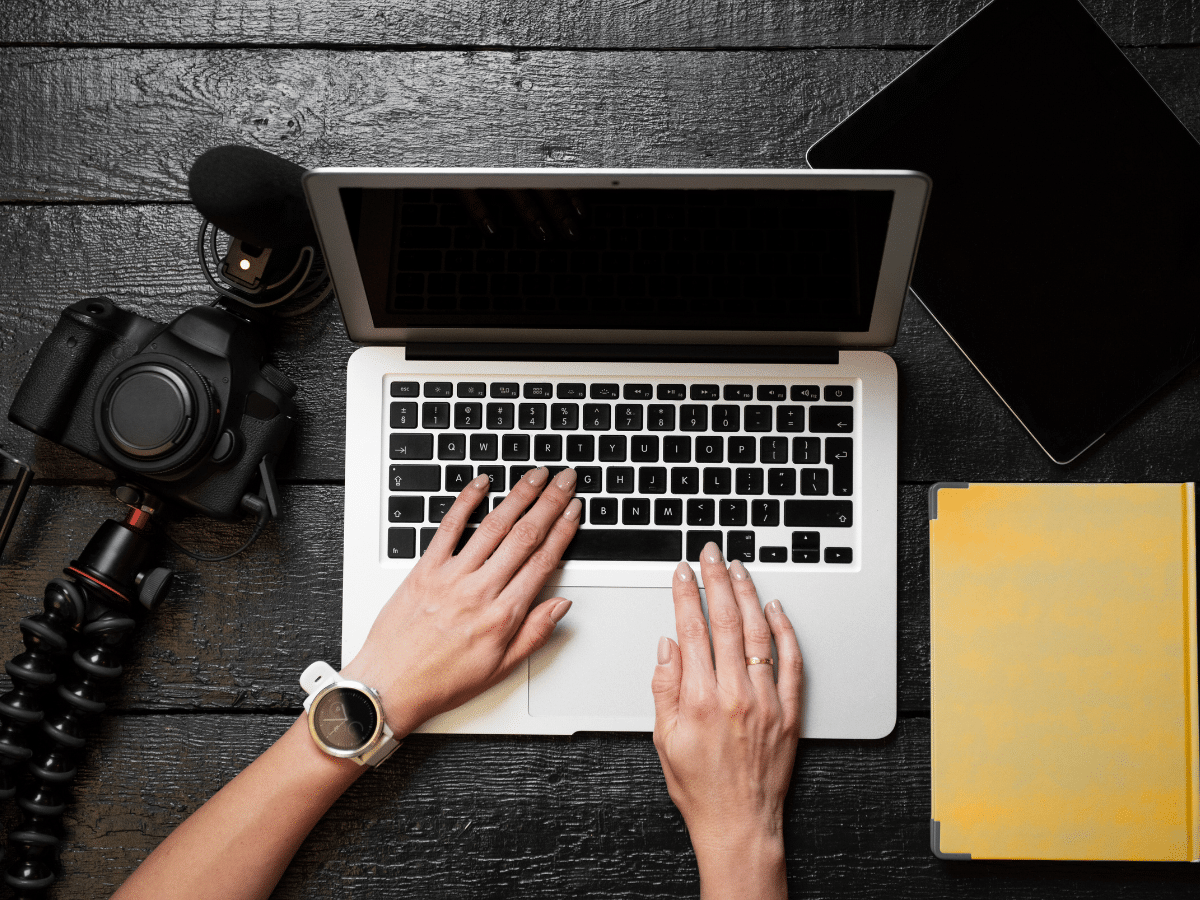 Onlinekurs erstellen mit Laptop und Kamera Setup