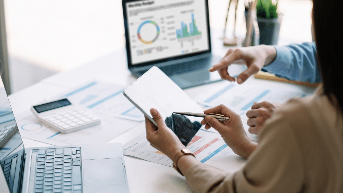 Mein Monthly-Business-Review-Dashboard mit allen Kennzahlen auf einen Blick